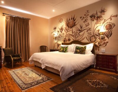 Klein Karoo en-suite room — Karoo Art Hotel