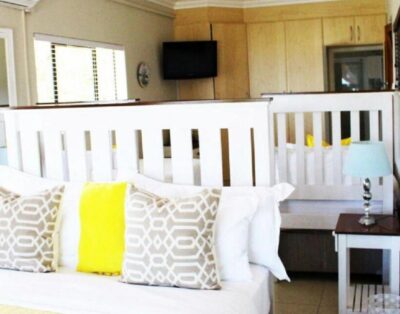 Standard Queen Room En suite — At Dom’s B&B