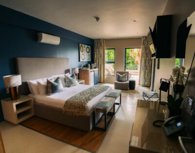 King Room with Sea View — Sky Villa Boutique Hotel