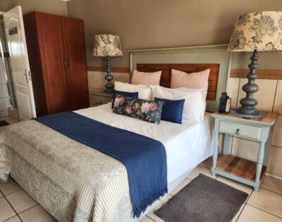 Standard Queen Room — Snips Accommodation