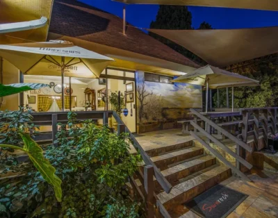 Luxury Double Room, Pool View — Sunrock Guesthouse