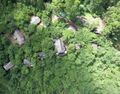 Luxury Chalet with River View — Tanamera Lodge